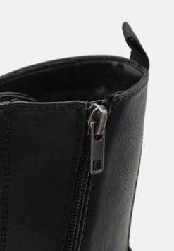 Pier One Stivaletti StringatiBlack Uomo Stivaletti/Stivali PI912K0BJ-Q11 -Negozio Online Pier One Italia 039c123f8b4b4151b8d0bff251574ade