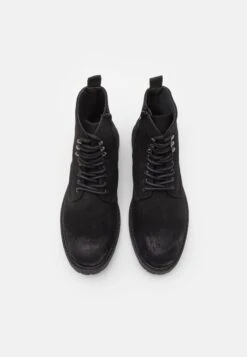 Pier One Stivaletti StringatiBlack Uomo Stivaletti/Stivali PI912K0CA-Q11 -Negozio Online Pier One Italia 12db2ff1a5384c58a79d8334016bd65a