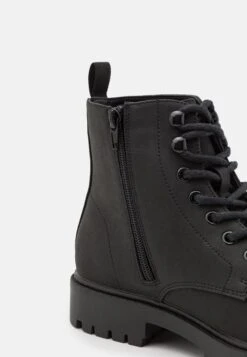 Pier One UnisexStivaletti StringatiBlack Uomo Stivaletti/Stivali PI915K00B-Q12 -Negozio Online Pier One Italia 1493b4dce5424028a000fcd682e5a7d2