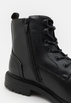 Pier One Stivaletti StringatiBlack Uomo Stivaletti/Stivali PI912K0B9-Q11 13 Pier One Stivaletti StringatiBlack Uomo Stivaletti/Stivali PI912K0B9-Q11 -Negozio Online Pier One Italia 36dcf1ba7bd1498d87019bd4eebe466a