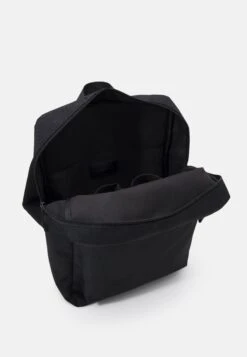 Pier One UnisexZainoBlack Donna Borse PI954O04E-Q11 -Negozio Online Pier One Italia 3e04c63a1f8d4ba787c51d94a05d7bec