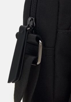 Pier One UnisexBorsa A TracollaBlack Donna Borse PI954H01O-Q11 -Negozio Online Pier One Italia 6015a635267a4538aeda73eaf2b65393