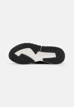 Pier One UnisexSneakers BasseBlack Donna Sneakers PI915O00M-Q11 12 Pier One UnisexSneakers BasseBlack Donna Sneakers PI915O00M-Q11 -Negozio Online Pier One Italia 631ed858c07d492fab7852eeec4dc5a9