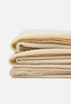 Pier One UnisexSciarpaOff-White Donna Sciarpe PI954G00J-A11 8 Pier One UnisexSciarpaOff-White Donna Sciarpe PI954G00J-A11 -Negozio Online Pier One Italia 64c11f18a44649a0bbf3b60dd9446ac2