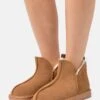 Pier One Leather- Pantofole - Cognac 1 Pier One Leather- Pantofole - Cognac -Negozio Online Pier One Italia 6eff35c3cb7e4f93bb4d99616e30a8c3