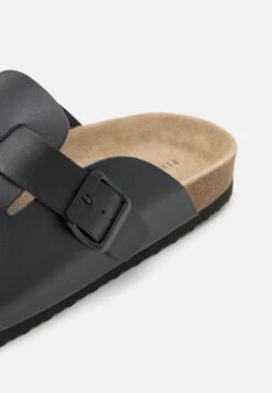 Pier One Leather Unisex - Pantofole - Black -Negozio Online Pier One Italia 7b28889d1d2247a8abcae3a4a4c34674