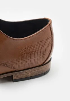 Pier One LeatherStringateCognac Uomo Scarpe Eleganti PI912M0E9-O11 13 Pier One LeatherStringateCognac Uomo Scarpe Eleganti PI912M0E9-O11 -Negozio Online Pier One Italia 86cf8831039a463f8f9dd21992903ced