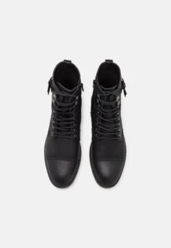 Pier One Stivaletti StringatiBlack Uomo Stivaletti/Stivali PI912K0B2-Q11 11 Pier One Stivaletti StringatiBlack Uomo Stivaletti/Stivali PI912K0B2-Q11 -Negozio Online Pier One Italia 86dd3f95499b46eebae1cb7dc5bce468