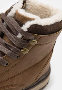 Pier One Stivaletti StringatiDark Brown Uomo Stivaletti/Stivali PI912K09W-O11 13 Pier One Stivaletti StringatiDark Brown Uomo Stivaletti/Stivali PI912K09W-O11 -Negozio Online Pier One Italia 88a9cbb3dd4148039fb0b8106760dd6b