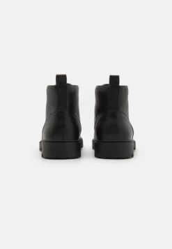 Pier One Stivaletti StringatiBlack Uomo Stivaletti/Stivali PI915M005-Q11 10 Pier One Stivaletti StringatiBlack Uomo Stivaletti/Stivali PI915M005-Q11 -Negozio Online Pier One Italia 88e83f64ed484a488ca9da1b018a922e