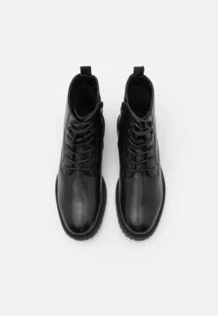 Pier One Stivaletti StringatiBlack Uomo Stivaletti/Stivali PI912K0B9-Q11 11 Pier One Stivaletti StringatiBlack Uomo Stivaletti/Stivali PI912K0B9-Q11 -Negozio Online Pier One Italia a464c427ccfa4a739aff271d1be78856