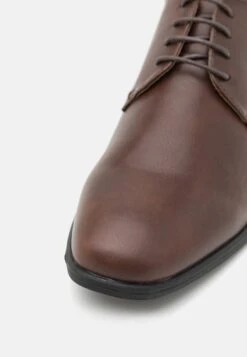 Pier One Stringate ElegantiDark Brown Uomo Scarpe Eleganti PI912M0D3-O12 13 Pier One Stringate ElegantiDark Brown Uomo Scarpe Eleganti PI912M0D3-O12 -Negozio Online Pier One Italia b1e173ca55054c7f9bde20d754ffa6d2