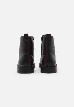 Pier One UnisexStivaletti StringatiBlack Uomo Stivaletti/Stivali PI915K009-Q11 10 Pier One UnisexStivaletti StringatiBlack Uomo Stivaletti/Stivali PI915K009-Q11 -Negozio Online Pier One Italia b965003587ad4261995d55e1b0d3f04d