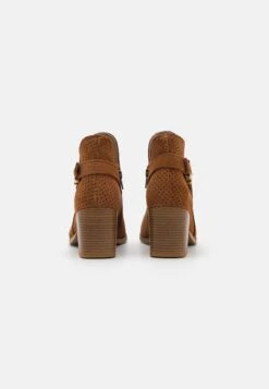 Pier One LeatherStivalettiCognac Donna Stivaletti PI911N09S-O11 11 Pier One LeatherStivalettiCognac Donna Stivaletti PI911N09S-O11 -Negozio Online Pier One Italia c03d7a9a89884977aa44a489c45d44a8