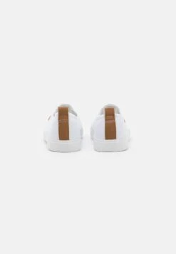 Pier One Unisex - Scarpe Senza Lacci - White 10 Pier One Unisex - Scarpe Senza Lacci - White -Negozio Online Pier One Italia d0dcb07e7bd24443a1df824091ece39a