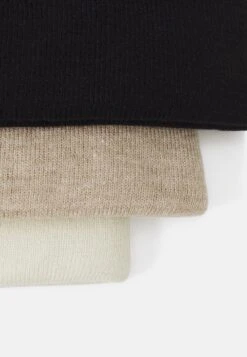 Pier One 3 Pack UnisexBerrettoBlack/Beige/White Donna Cappelli E Foulard PI954P00D-Q16 -Negozio Online Pier One Italia e14c122df05f473abae15cec9edf8a05