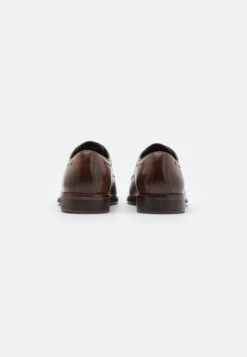 Pier One LeatherStringateBrown Uomo Scarpe Eleganti PI912M0E6-O11 10 Pier One LeatherStringateBrown Uomo Scarpe Eleganti PI912M0E6-O11 -Negozio Online Pier One Italia fa4f5a44f90e495da6233355106449e7