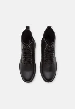 Pier One UnisexStivaletti StringatiBlack Uomo Stivaletti/Stivali PI915K009-Q11 11 Pier One UnisexStivaletti StringatiBlack Uomo Stivaletti/Stivali PI915K009-Q11 -Negozio Online Pier One Italia fda85bb891d044a7b6554c8650c228fb